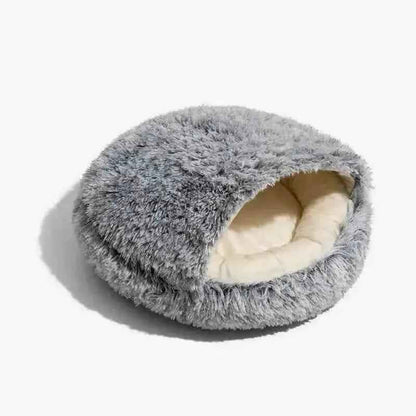 Cama de algodão cinza com cobertor felpudo para cachorros e gatos em fundo branco.