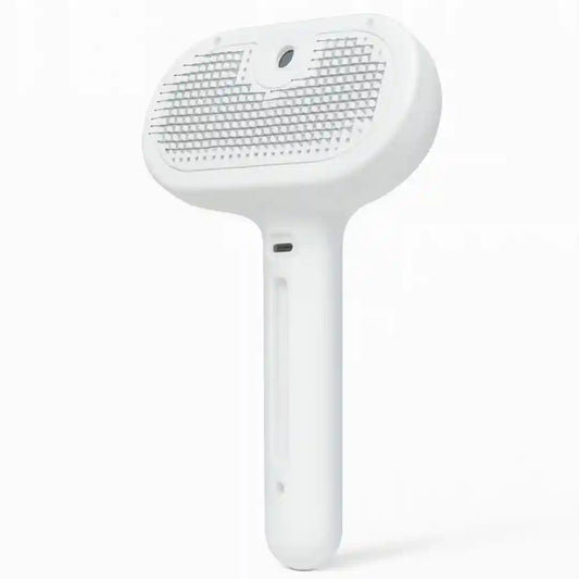 Escova spray massageadora branca para remoção de pelos de pets em fundo branco