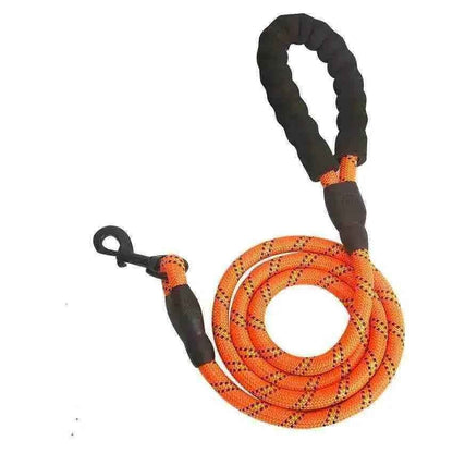 Guia retrátil ajustável para cães, corda laranja com mosquetão e alça acolchoada.